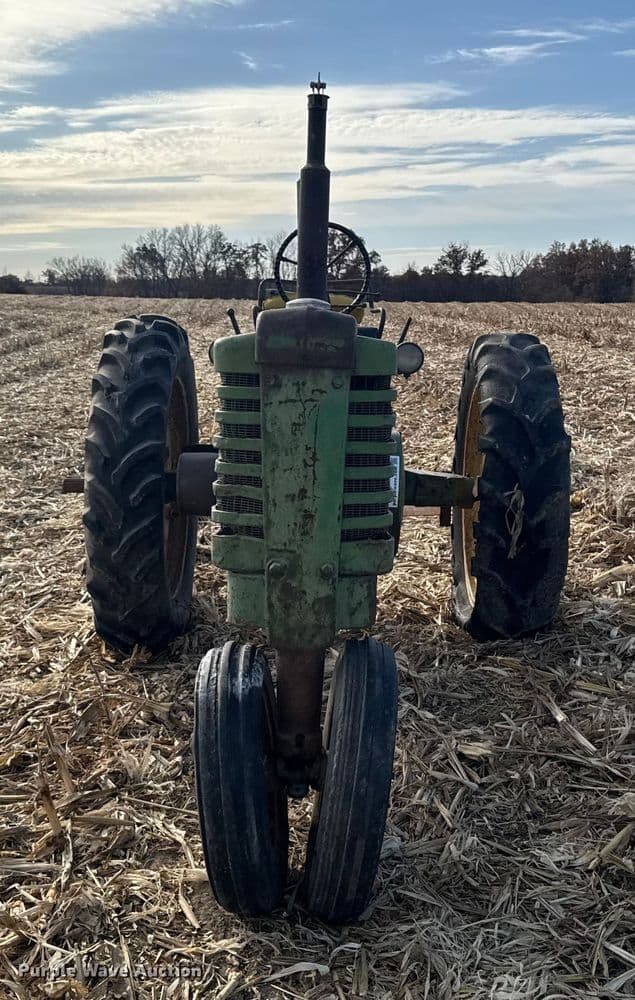 Image of John Deere B equipment image 1