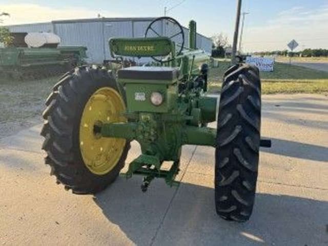 Image of John Deere A equipment image 4