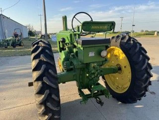 Image of John Deere A equipment image 3