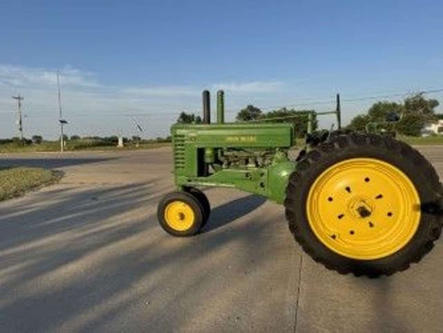 Image of John Deere A equipment image 1