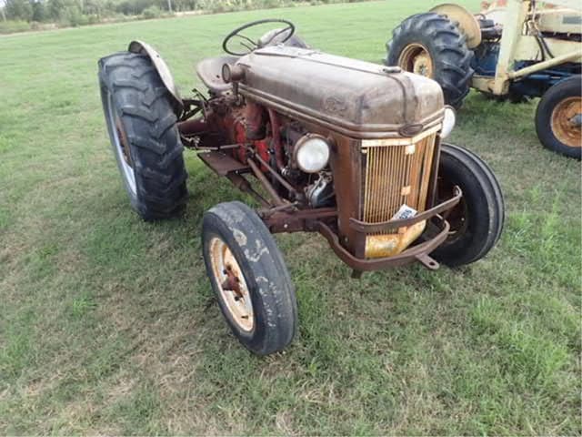 Image of Ford 8N equipment image 1