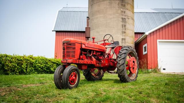 Image of Farmall H equipment image 1
