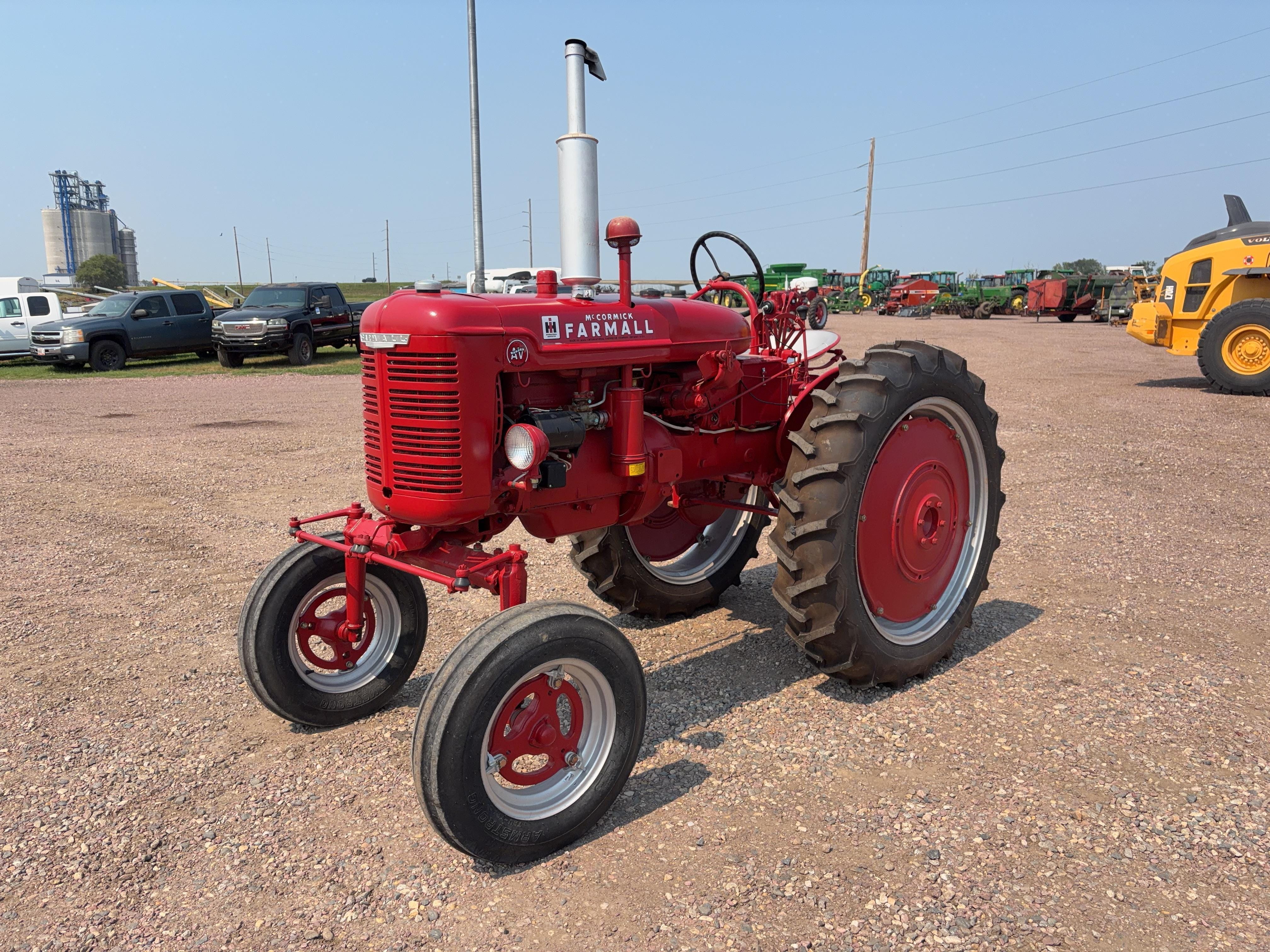 1952 Farmall Super AV Equipment Image0