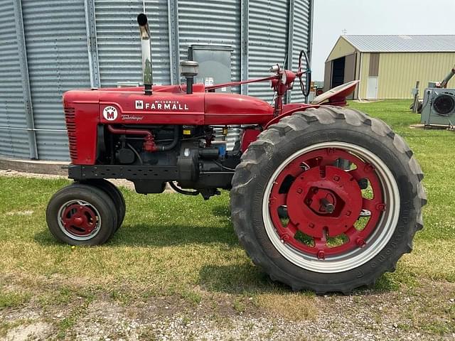 Image of Farmall Super M equipment image 1