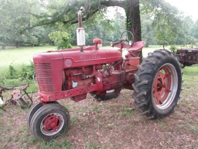 1952 Farmall Super M Equipment Image0