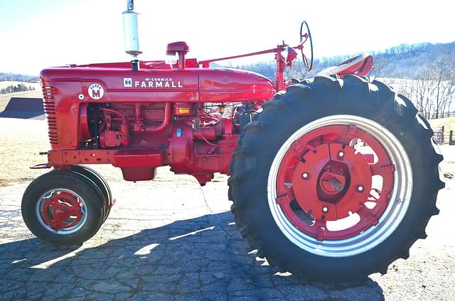 Image of Farmall Super M equipment image 2