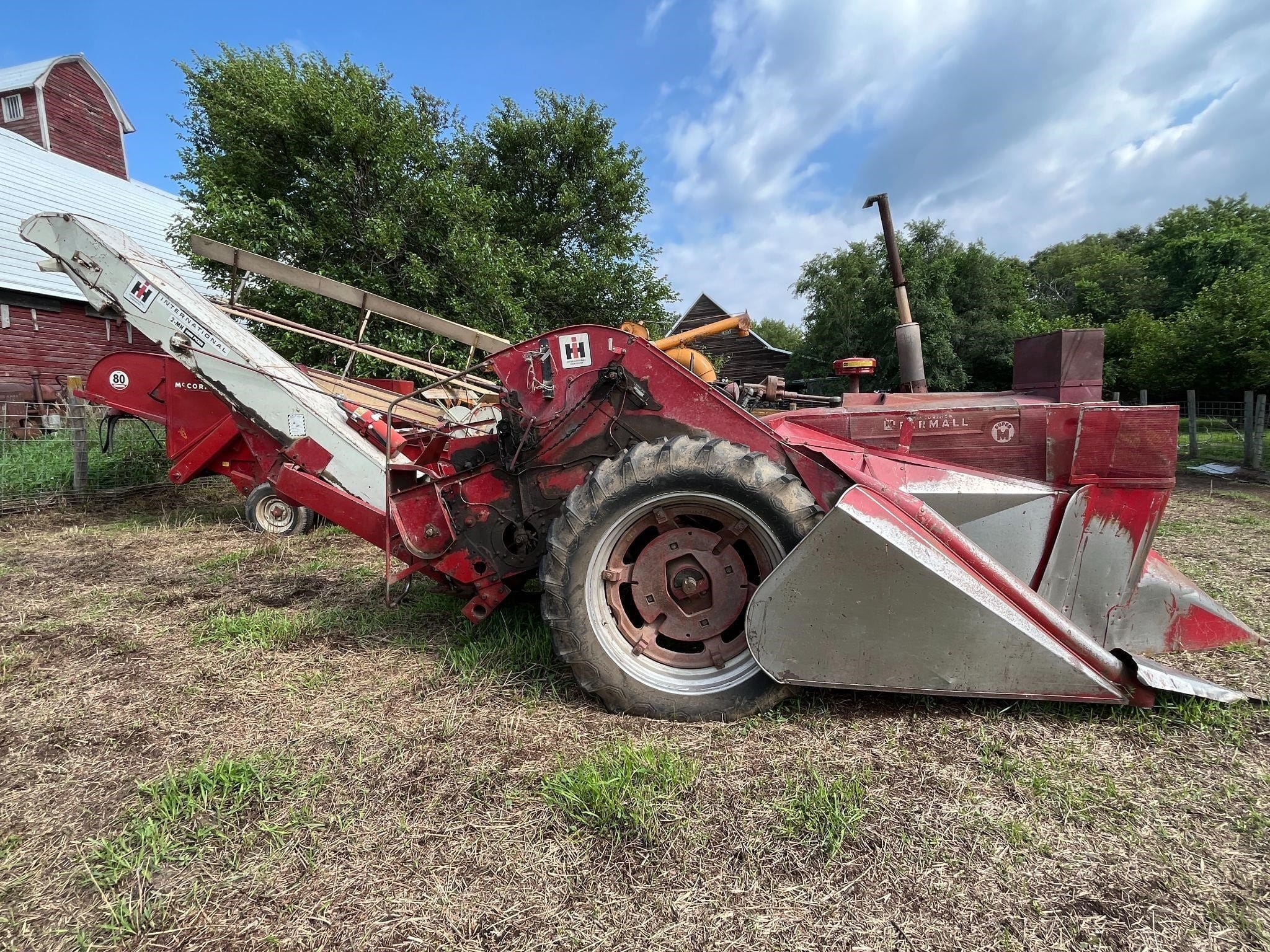 1952 Farmall Super M Equipment Image0