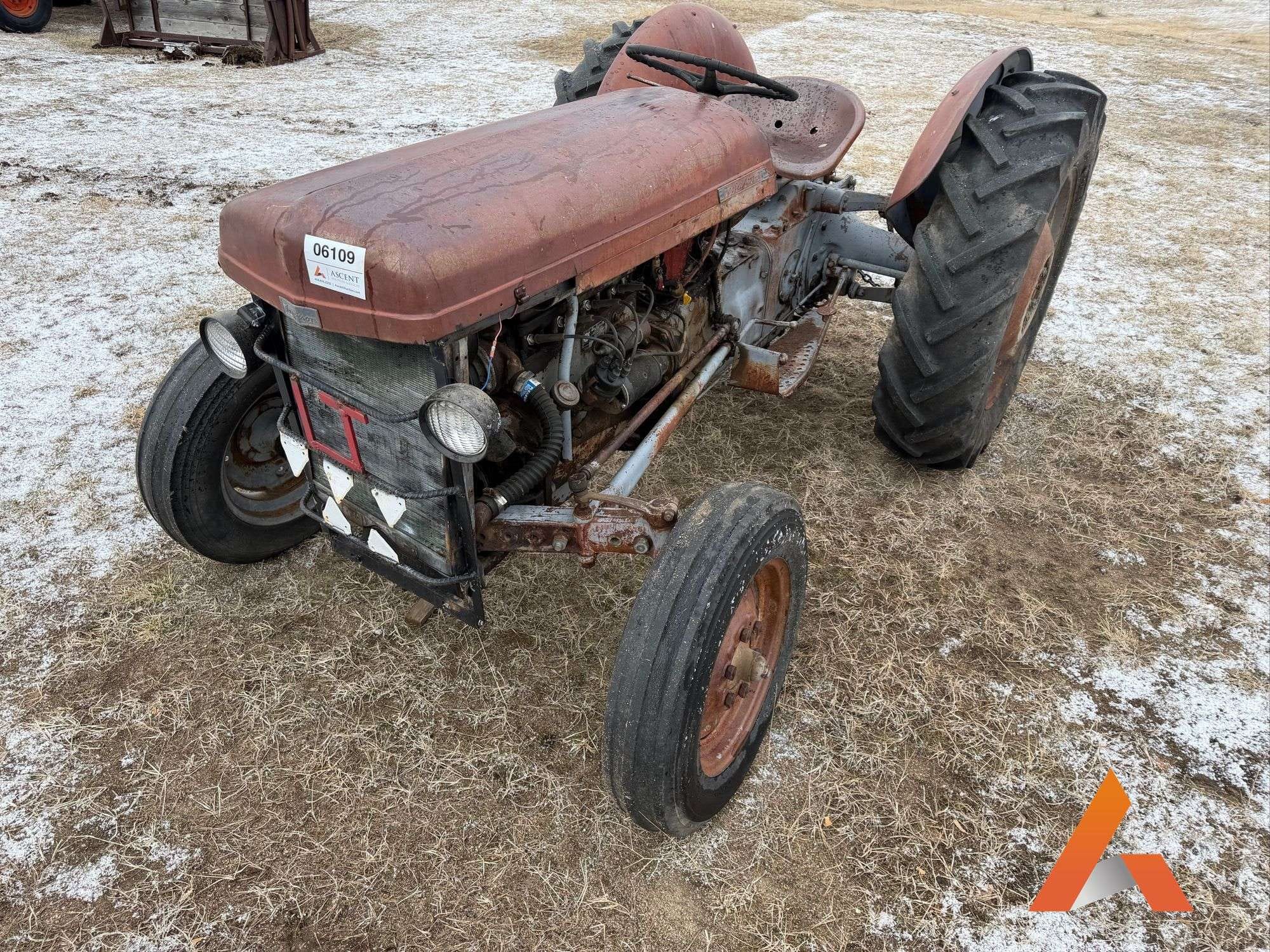 1952 Ferguson TO-30 Equipment Image0
