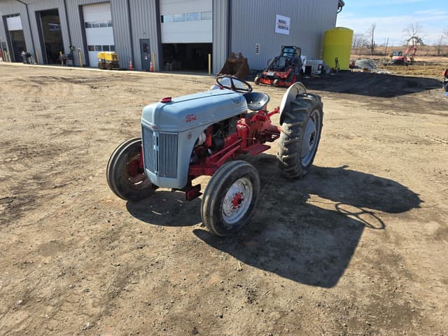 Image of Ford 8N equipment image 1