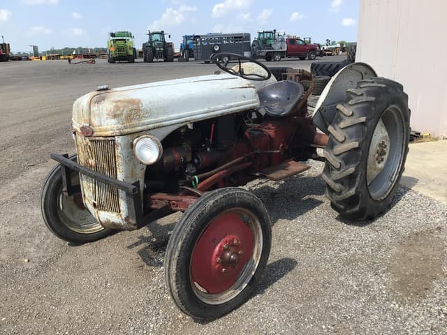 Image of Ford 8N equipment image 1