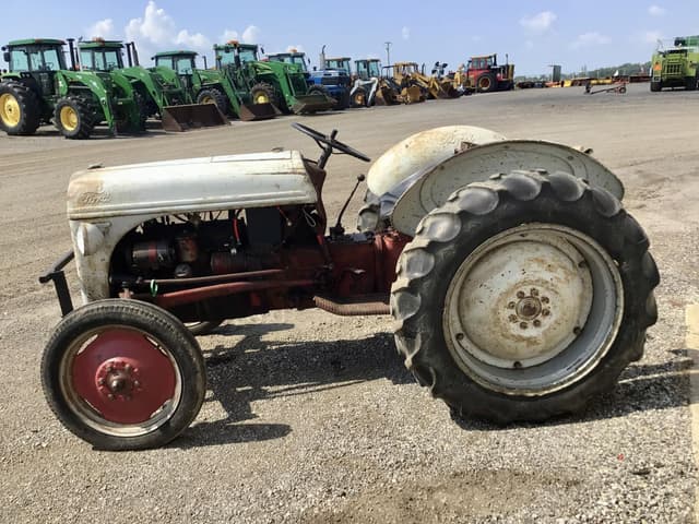 Image of Ford 8N equipment image 3
