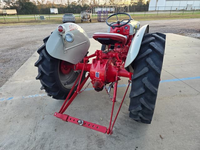 Image of Ford 8N equipment image 3