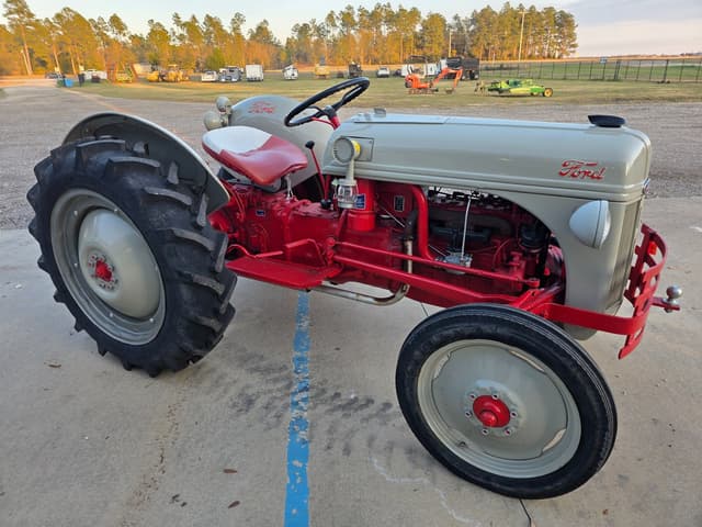 Image of Ford 8N equipment image 2