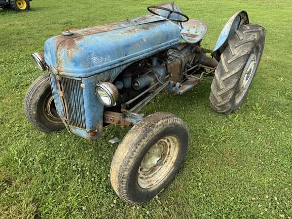Image of Ford 8N equipment image 3