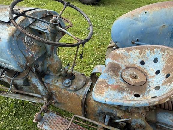 Image of Ford 8N equipment image 4