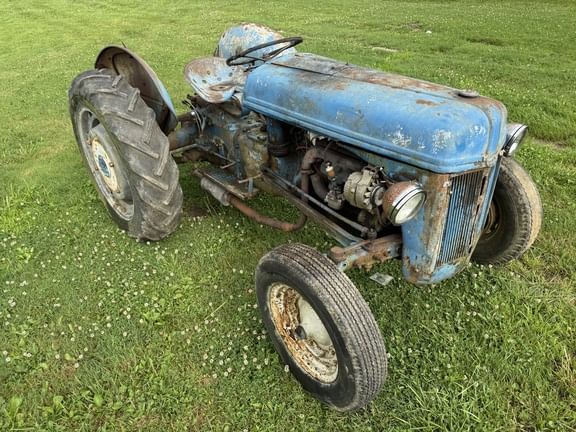 1952 Ford 8N Equipment Image0