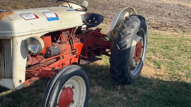 Image of Ford 8N equipment image 1