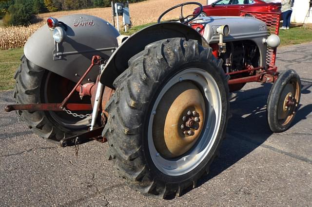 Image of Ford 8N equipment image 2