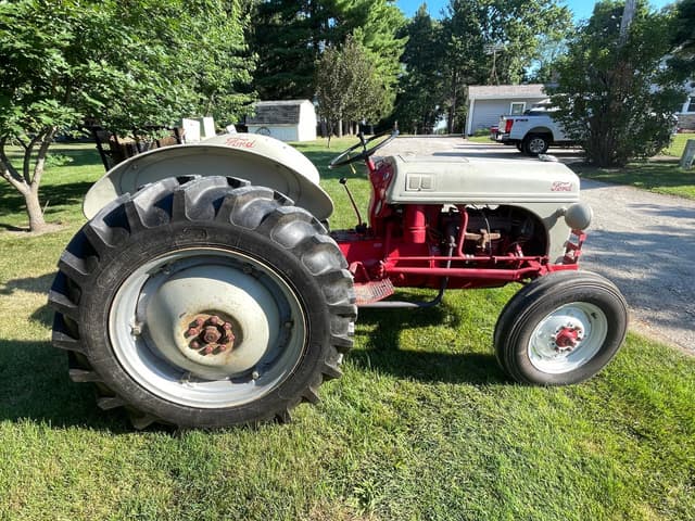 Image of Ford 8N equipment image 3