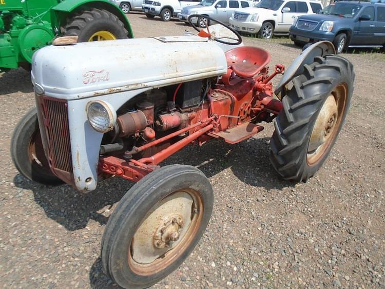1952 Ford 8N Equipment Image0