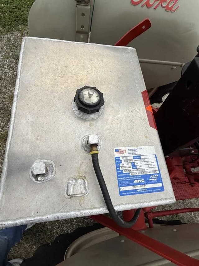 Image of Ford 8N equipment image 4