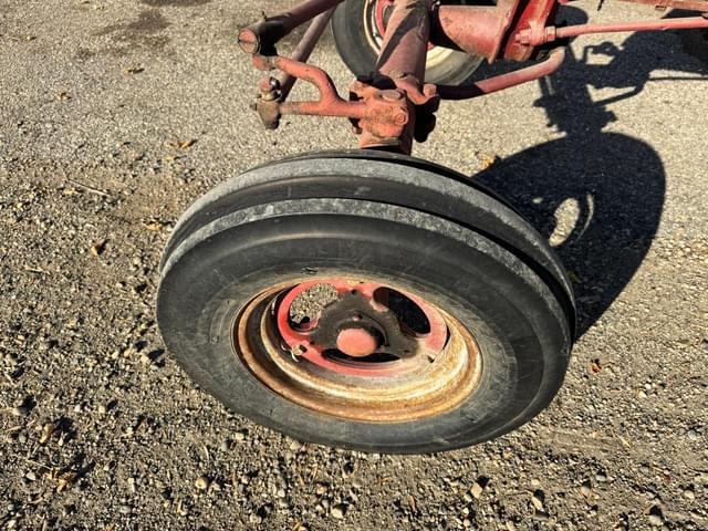 Image of International Harvester Farmall H equipment image 3