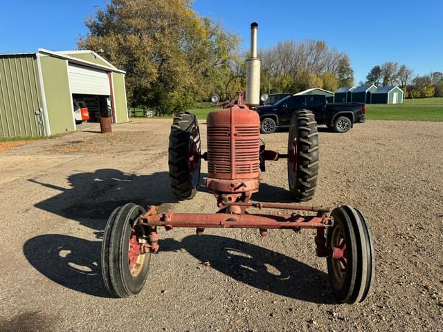 Image of International Harvester Farmall H equipment image 2