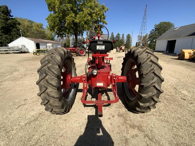 Image of Farmall M equipment image 3