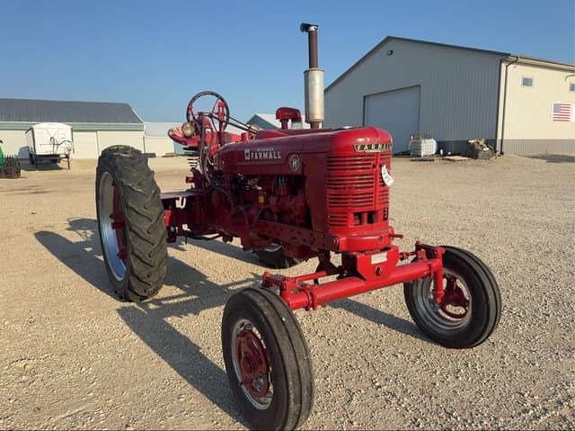 Image of Farmall H equipment image 1