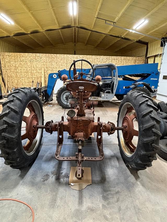 Image of Farmall H equipment image 3