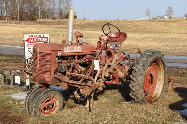Image of Farmall Super C equipment image 1