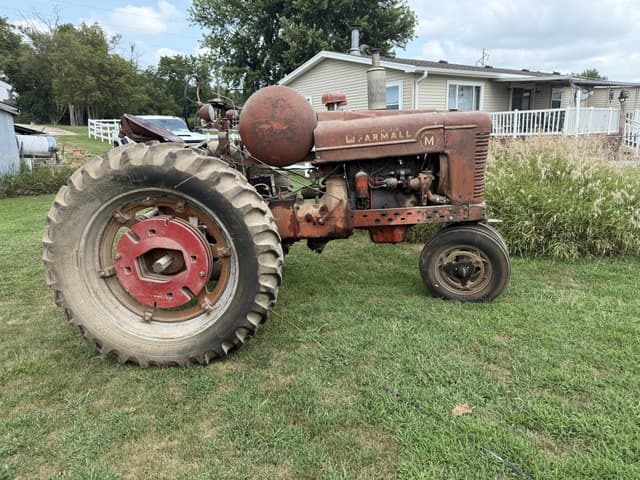 Image of Farmall M equipment image 4