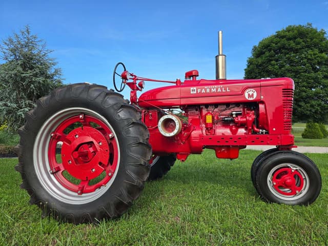 Image of Farmall Super M equipment image 1