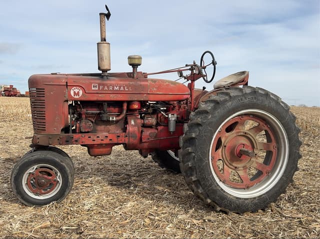 Image of Farmall Super M equipment image 1