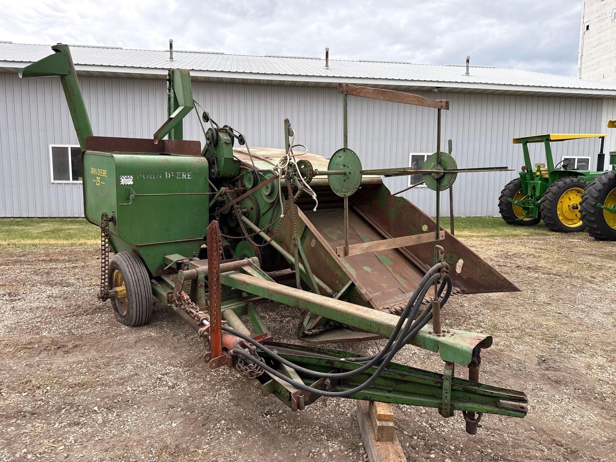 1952 John Deere 25 Equipment Image0