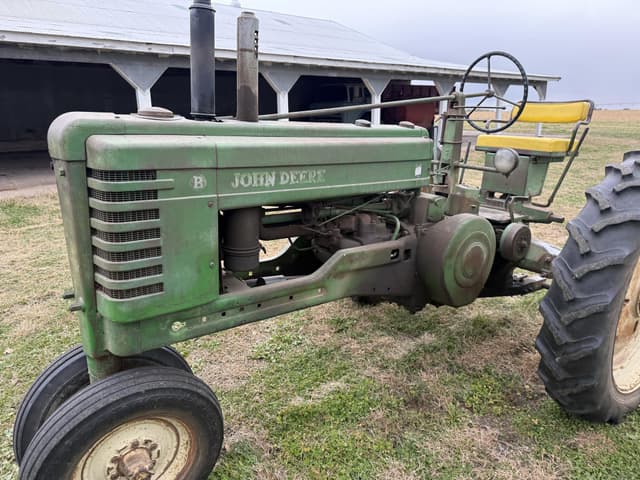 Image of John Deere B equipment image 1