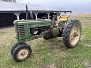 1952 John Deere B Image