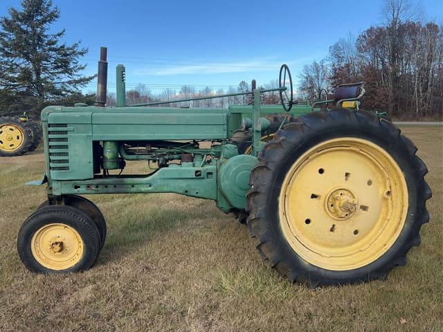 Image of John Deere B equipment image 1