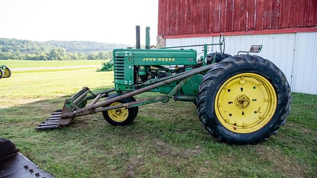 Image of John Deere A equipment image 1