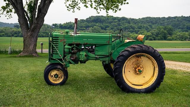 Image of John Deere MT equipment image 1