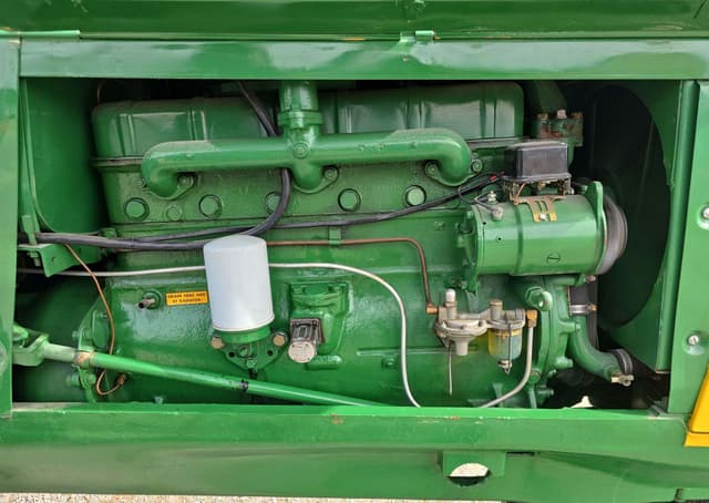 Image of Oliver 77 equipment image 3