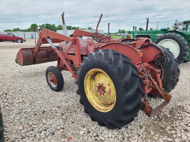 Image of Farmall 300 equipment image 3