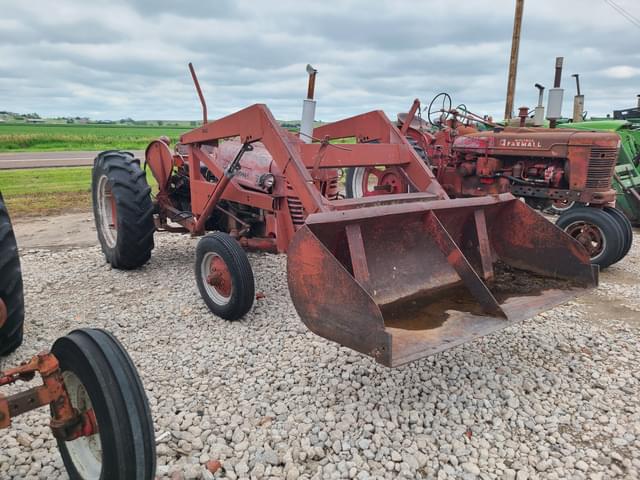 Image of Farmall 300 equipment image 1