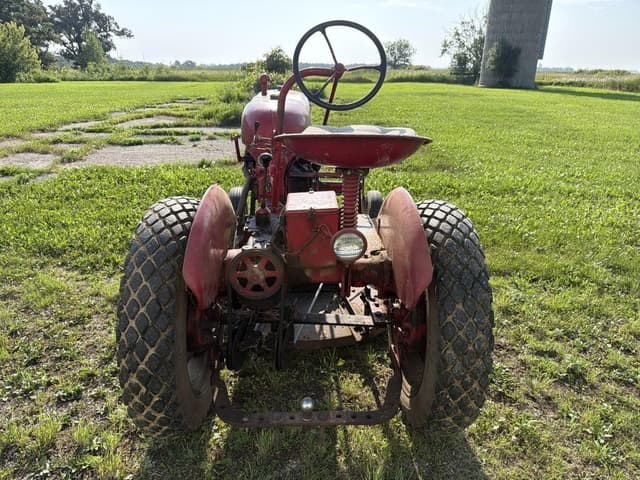 Image of Farmall Cub equipment image 2