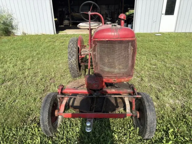 Image of Farmall Cub equipment image 3