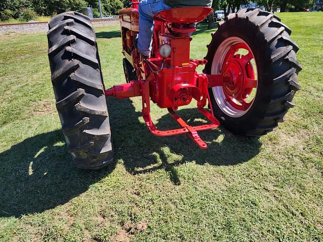 Image of Farmall MD equipment image 3