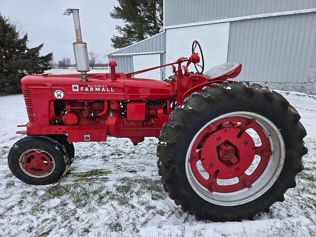 Image of Farmall Super H equipment image 1
