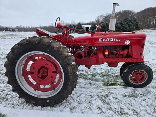 Image of Farmall Super H equipment image 3
