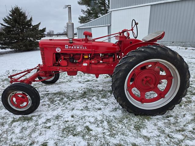 Image of Farmall Super H equipment image 1