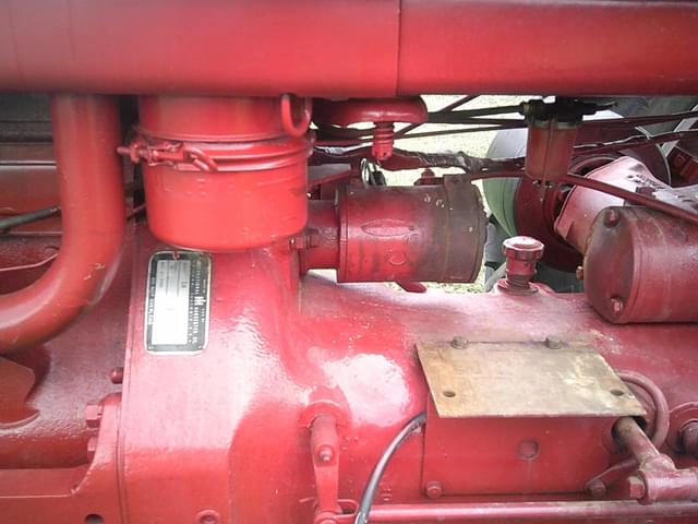 Image of Farmall Super H equipment image 3